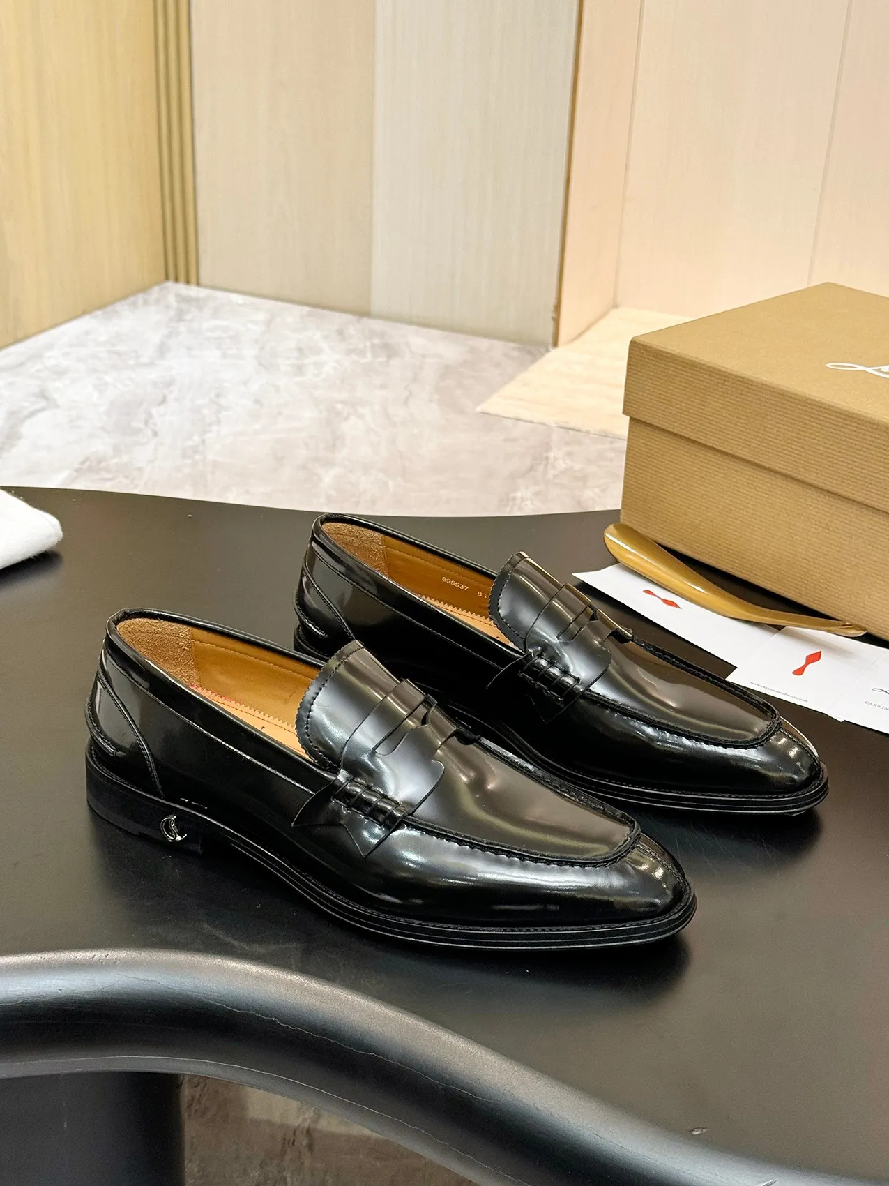 [CL red sole shoes] Top P: 1020💰 Size 39-44 (⚠️38.45.46.47 custom-made, non-returnable and non-exchangeable) 🆑High-end men's business formal leather shoes, original authentic top quality goods ••✅💯 Top original order purchasing agent! Original imported patterned cowhide ➕Imported cowhide lining ➕Cowhide feet ➕Original leather outsole~🉑️Feel free to compare the authentic ones!